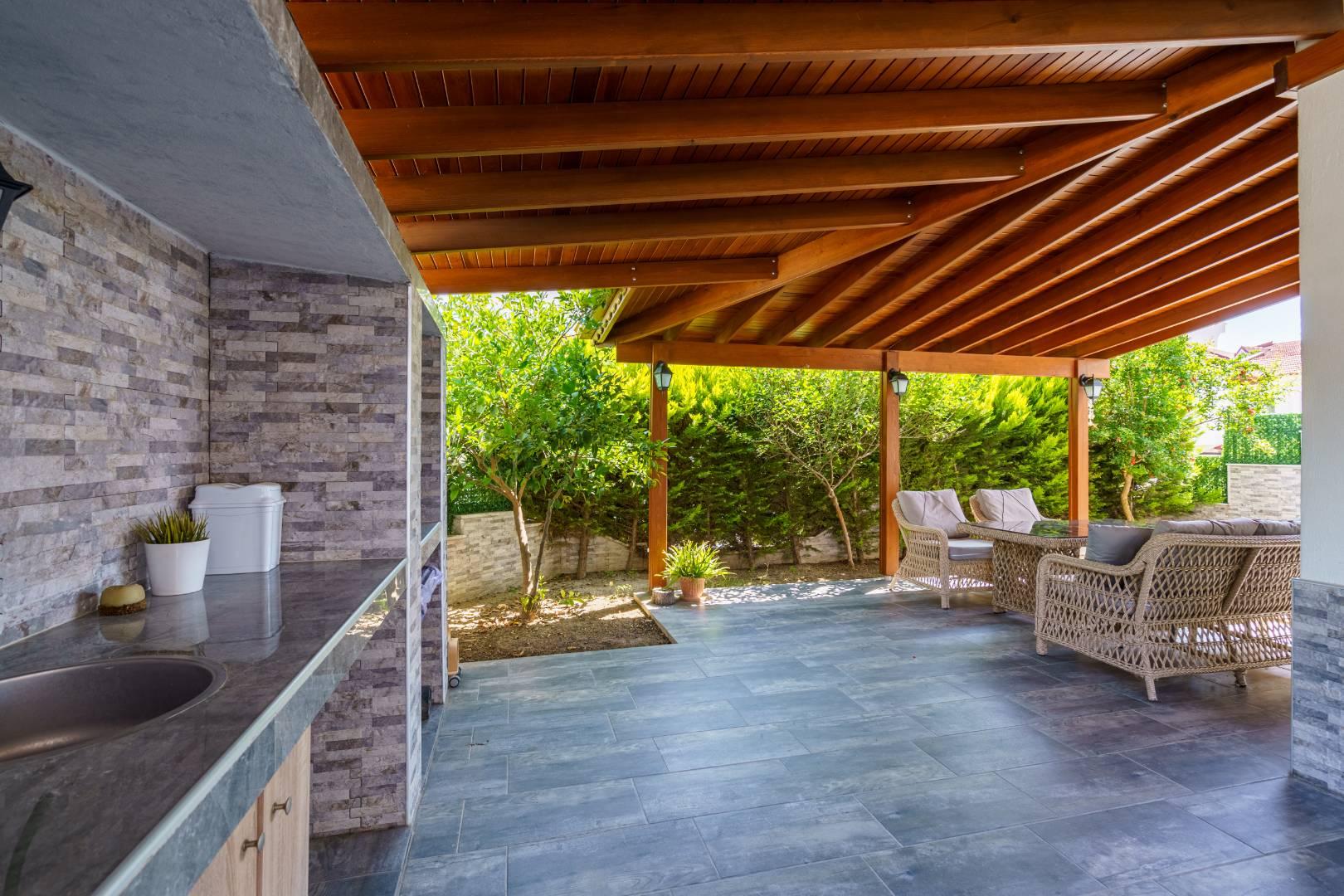 Kuşadası Kadınlar Plajı'nda Denize Yakın, Ortak Havuzlu, Ferah Villa-38244