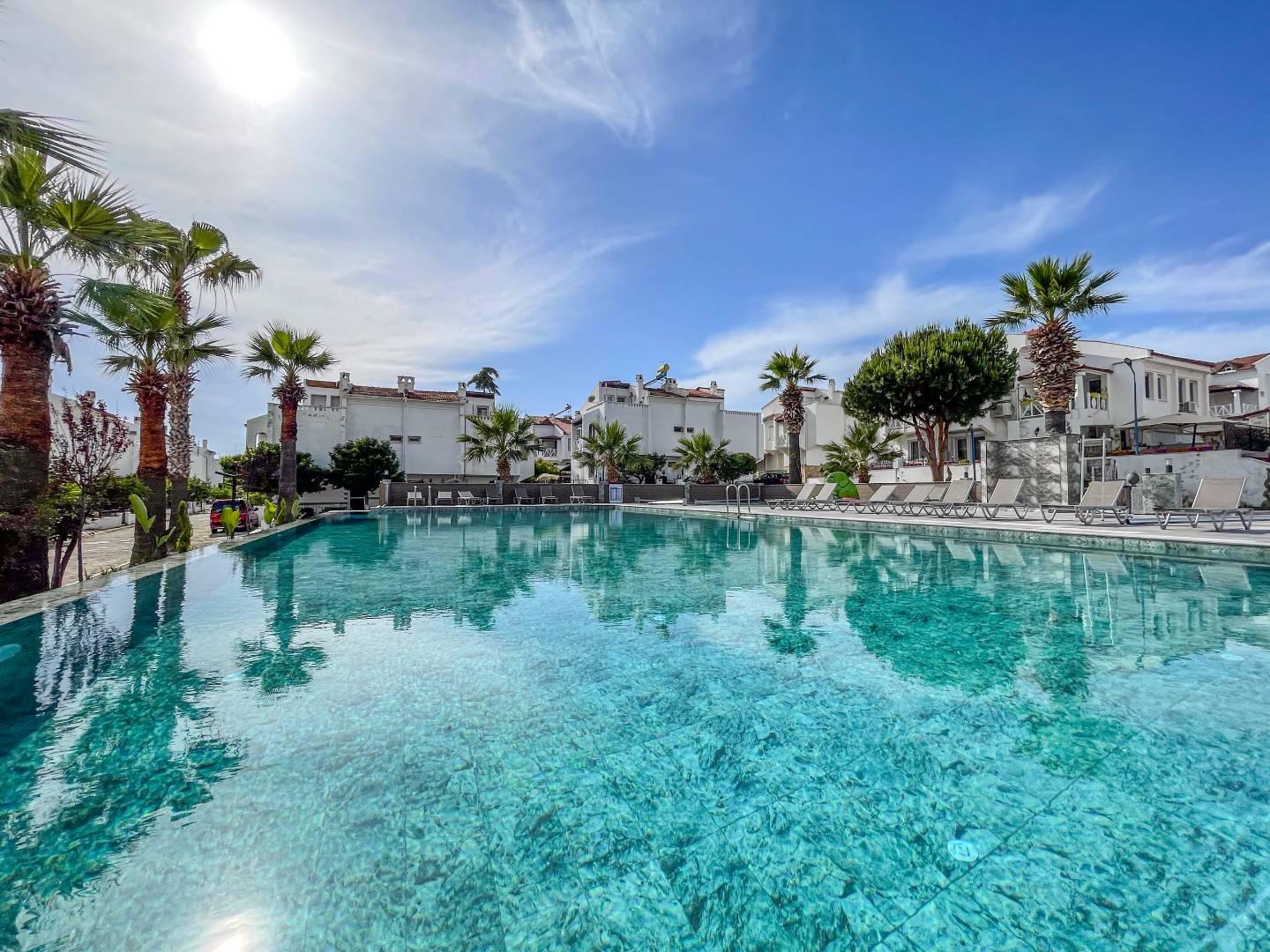 Kuşadası Kadınlar Plajı'nda Denize Yakın, Ortak Havuzlu, Ferah Villa-38244