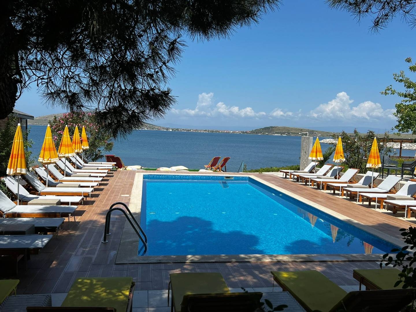 Balıkesir Avşa Adası'nda Deniz Manzaralı, Ortak Havuzlu, Şık Bungalov