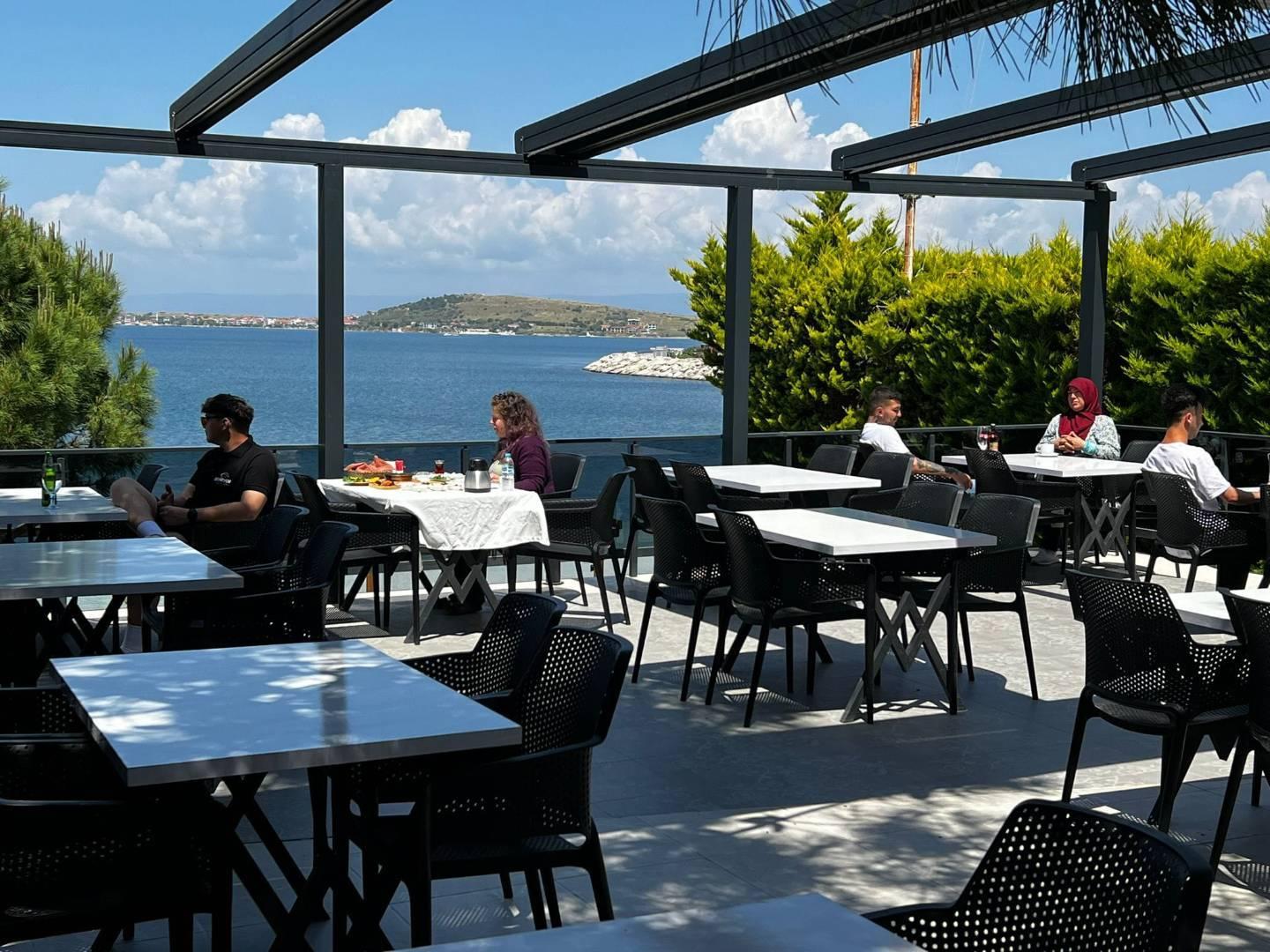 Balıkesir Avşa Adası'nda Deniz Sıfır, Ortak Havuzlu, Konforlu Oda-42151