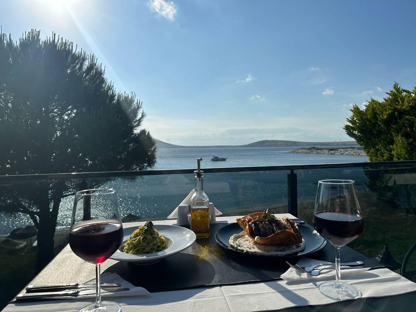 Balıkesir Avşa Adası'nda Deniz Sıfır, Ortak Havuzlu, Konforlu Oda-42151