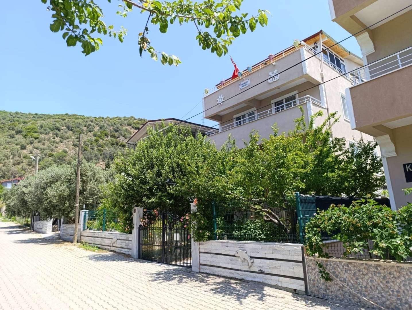 Balıkesir Marmara'da Merkezi Konumda, Bahçeli, Konforlu Lüks Suit