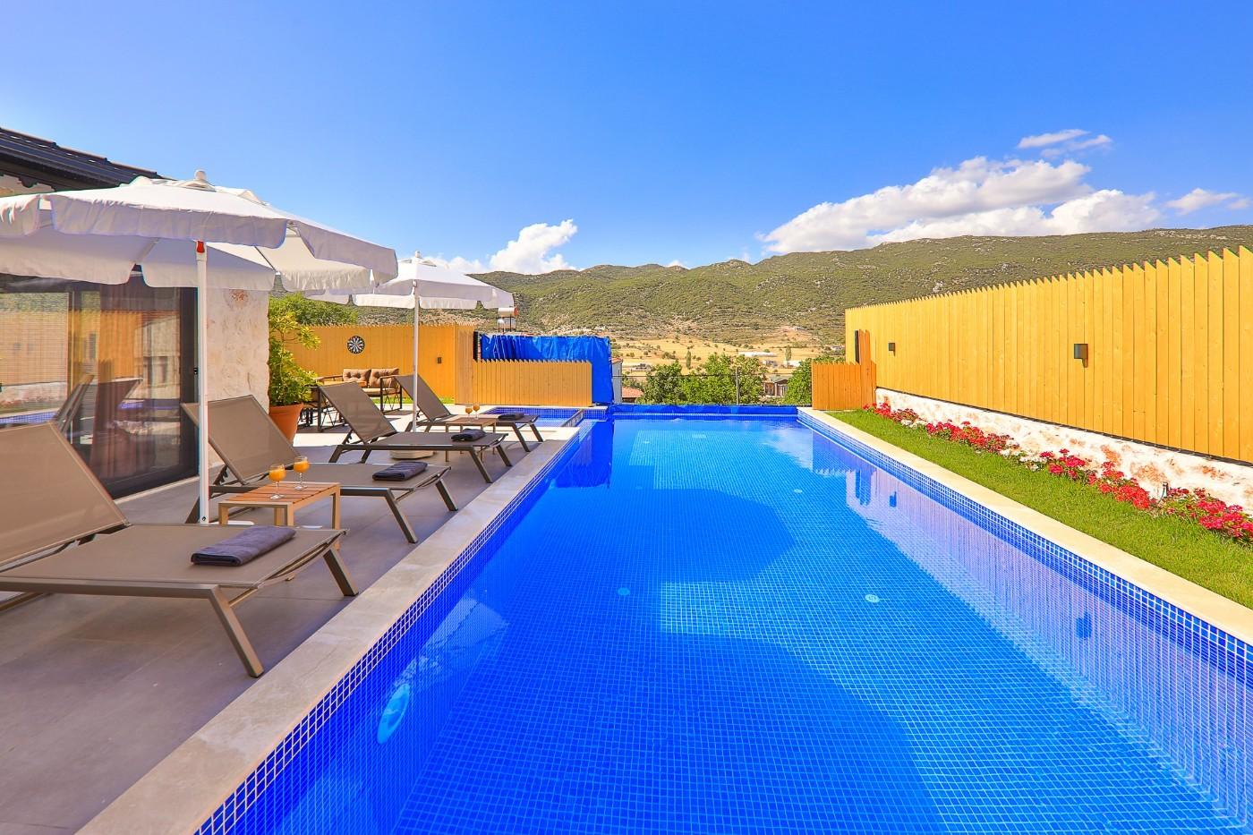 Kaş Sarıbelen'de Mükemmel Doğada, Özel Havuzlu, Şık Villa-21745