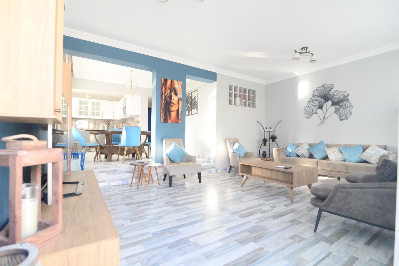 Kuşadası Kadınlar Denizi'nde Site İçinde, Ortak Havuzlu, Şık Villa-20048