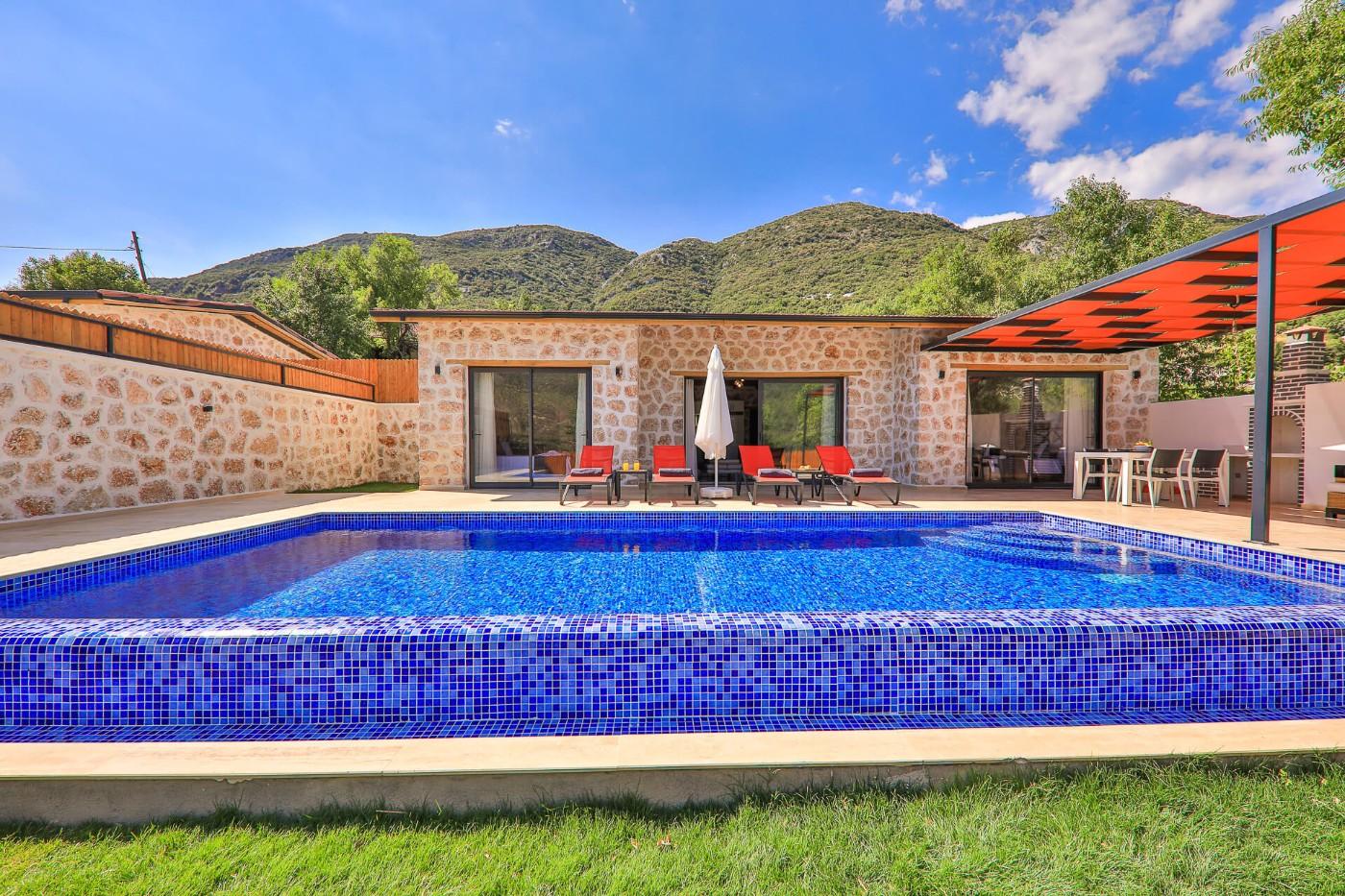 Kaş Hacıoğlan'da Doğa İçerisinde, Özel Havuzlu, Lüks Taş Villa-19503