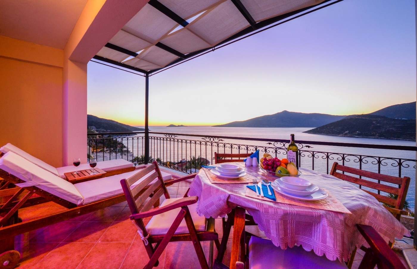 Kaş Kalkan'da Denize Yürüme Mesafesinde, Ortak Havuzlu, Kiralık Suit