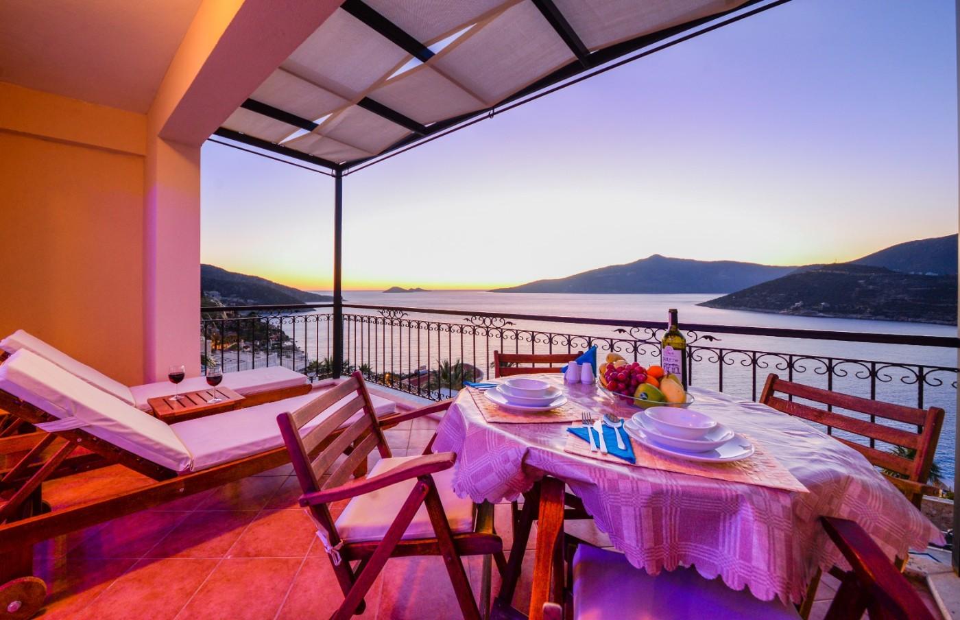 Kaş Kalkan'da Denize Yürüme Mesafesinde, Ortak Havuzlu, Kiralık Suit-20559