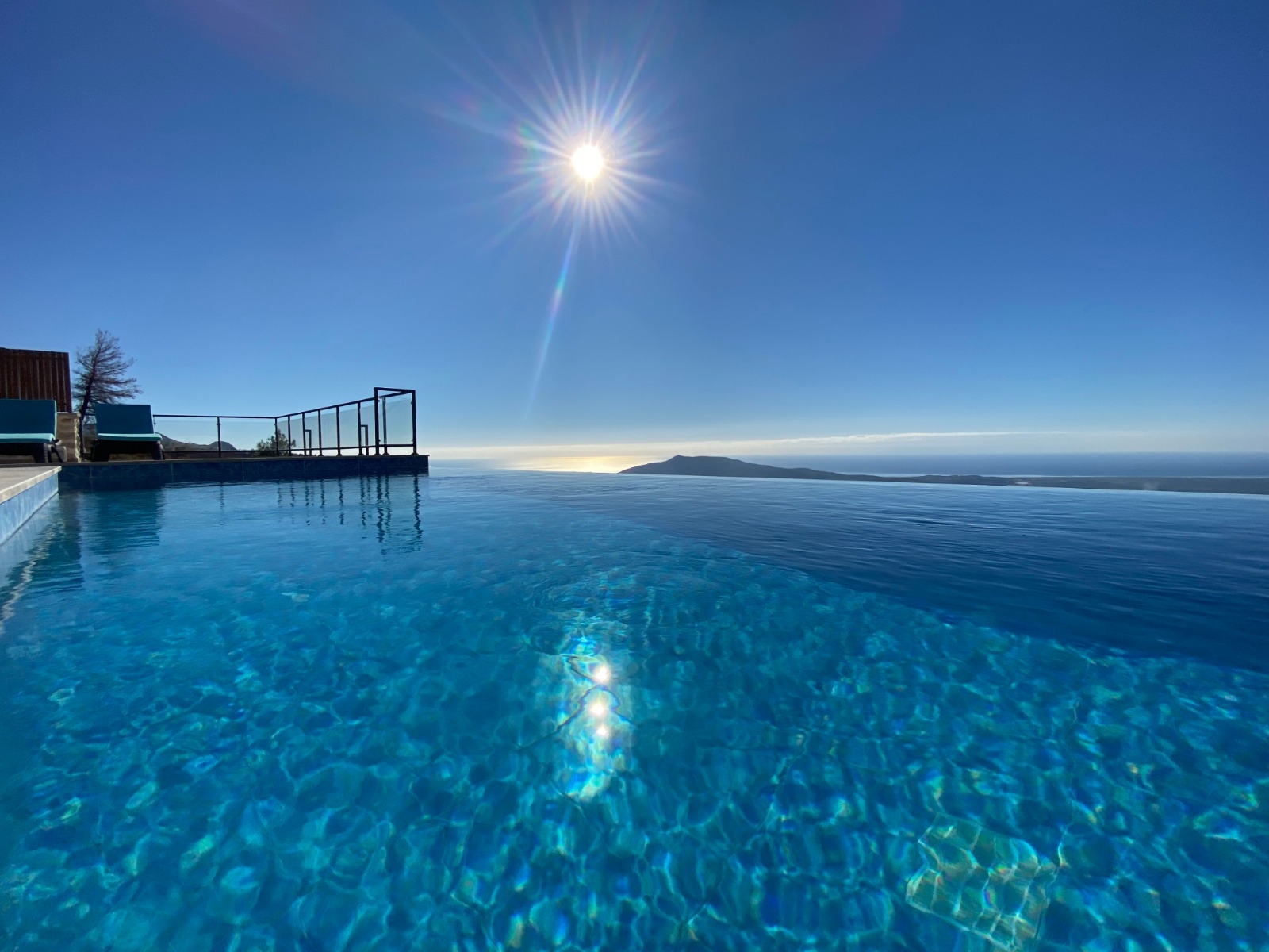 Kaş Üzümlü'de Enfes Manzaralı, Sonsuzluk Havuzlu, Balayı Villası