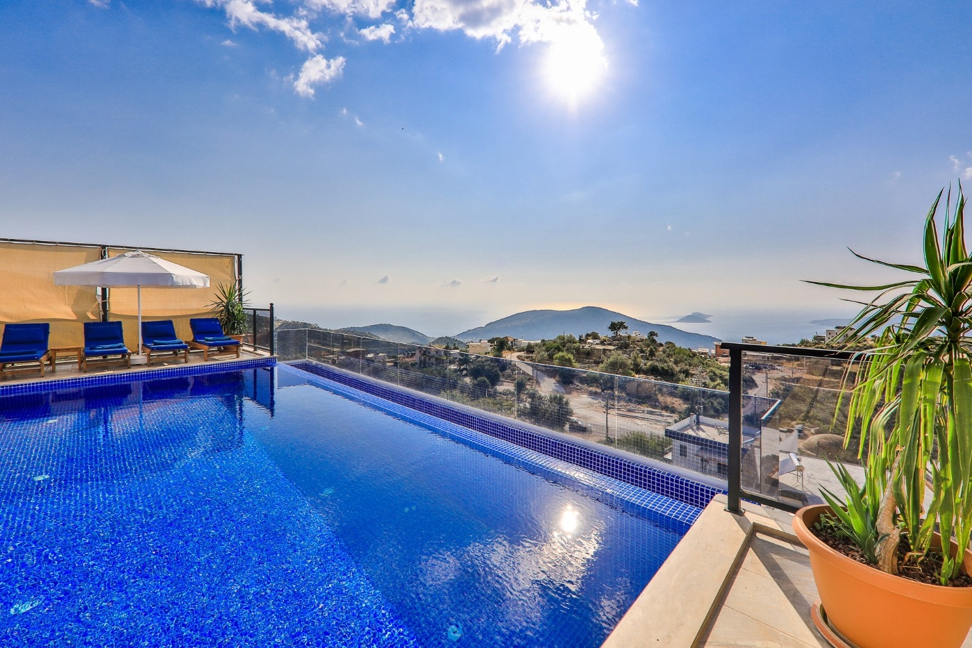 Kaş Bezirgan'da Deniz Manzaralı, Özel Havuzlu, Jakuzili, Kiralık Villa