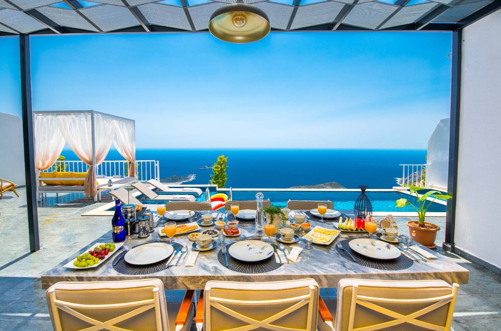 Kaş Bezirgan'da Yeşillikler İçerisinde, Özel Havuzlu, Kiralık Villa