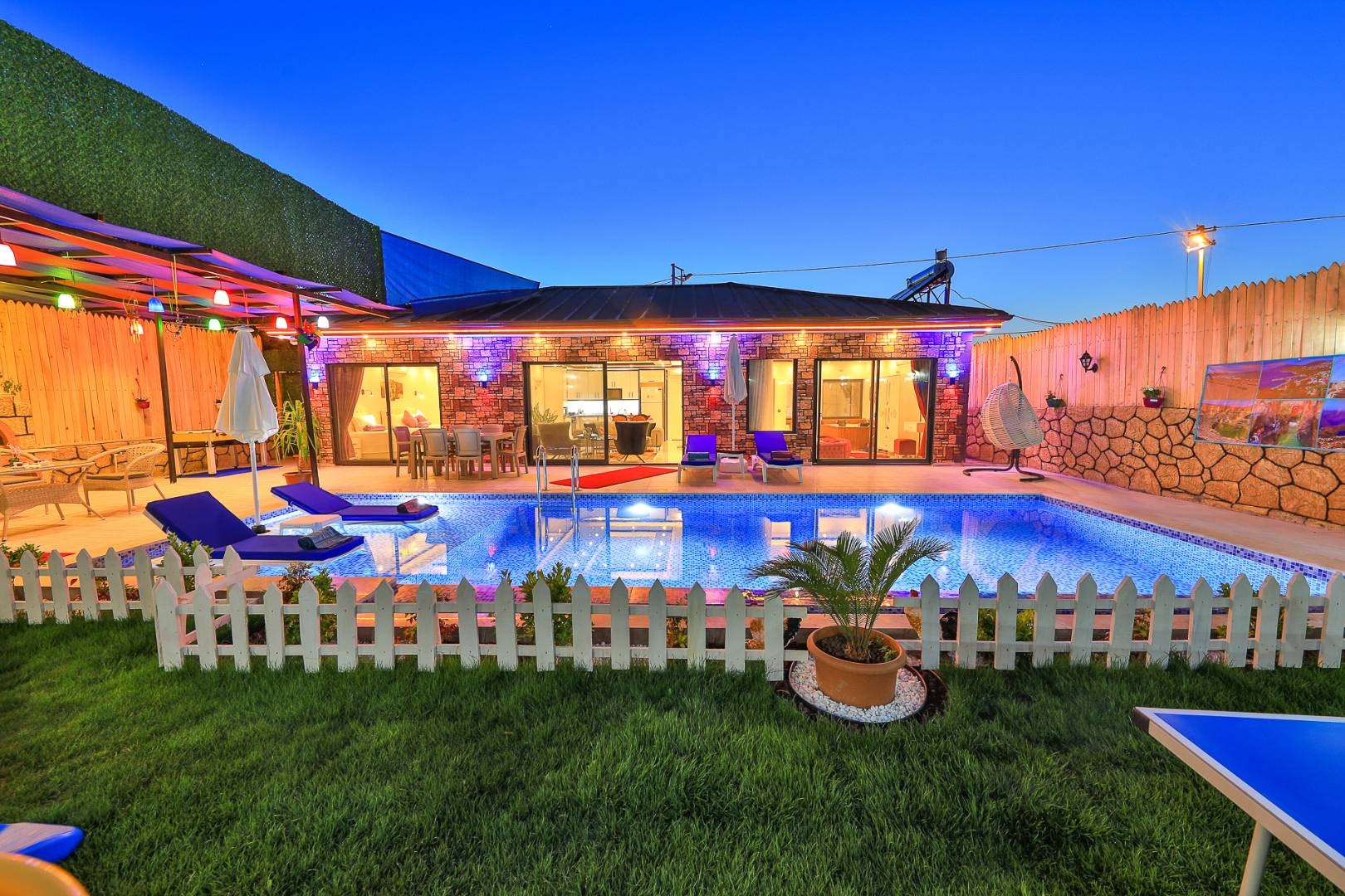 Kaş Çavdır'da Sessiz Konumda, Özel Havuzlu, Jakuzili, Modern Villa
