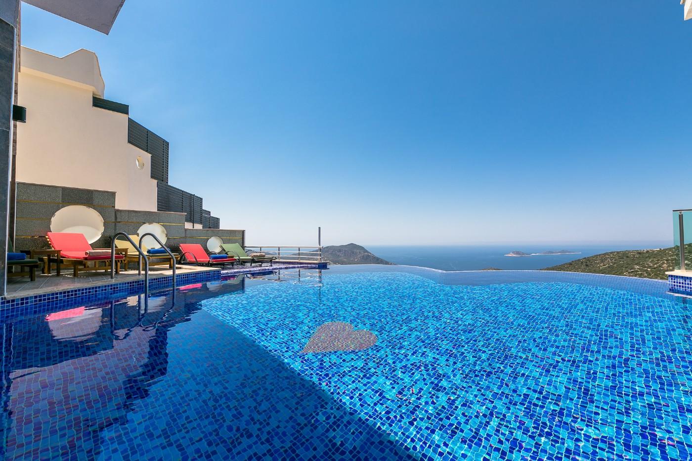 Kaş İslamlar'da Muhteşem Tasarıma Sahip, Sonsuzluk Havuzlu, Lüks Villa-22014