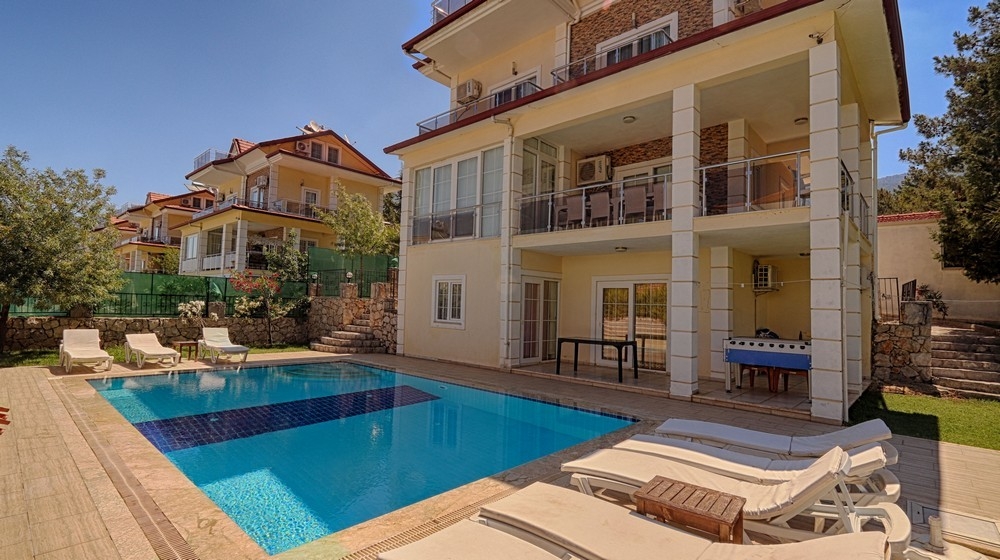 Fethiye Ölüdeniz'de Muhteşem Doğa Manzaralı, Özel Havuzlu, Şık Villa