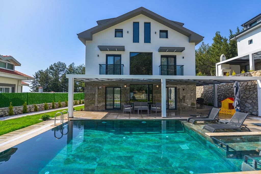 Fethiye Ölüdeniz'de Geniş Bahçeli, Özel Havuzlu, Kiralık Villa