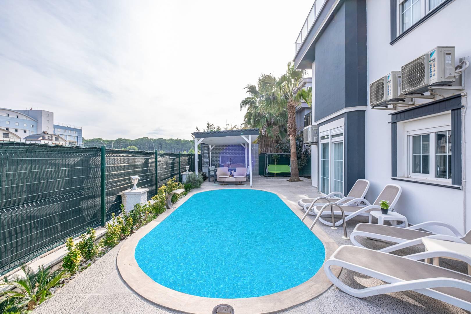 Serik Kadriye'de Konforlu Tasarıma Sahip, Özel Havuzlu, Şık Villa-30020