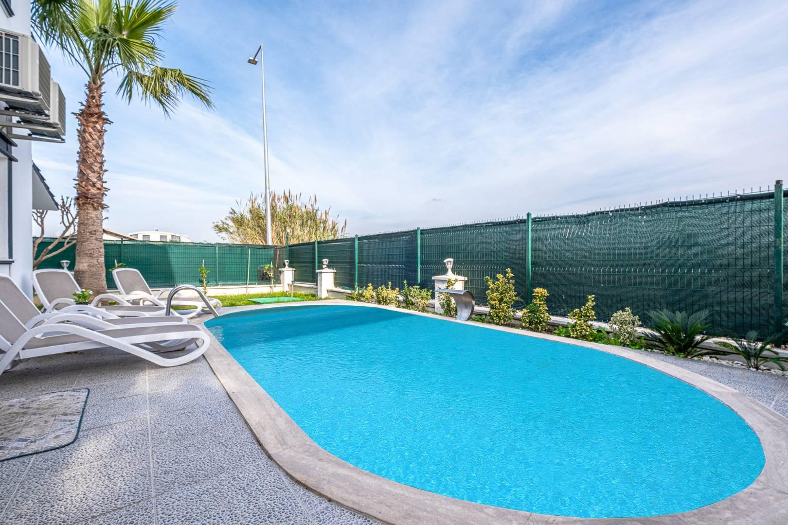 Serik Kadriye'de Konforlu Tasarıma Sahip, Özel Havuzlu, Şık Villa-30020