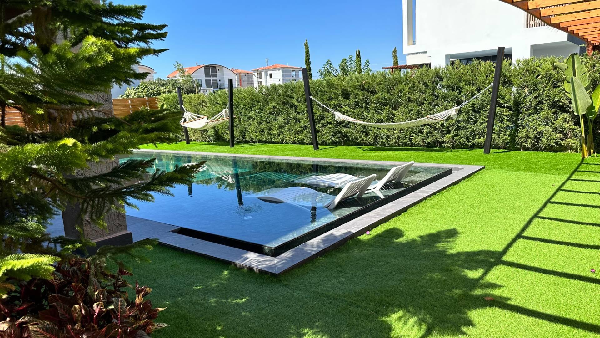 Antalya Serik'te Yeşillikler İçerisinde, Özel Havuzlu, Modern Villa-27742