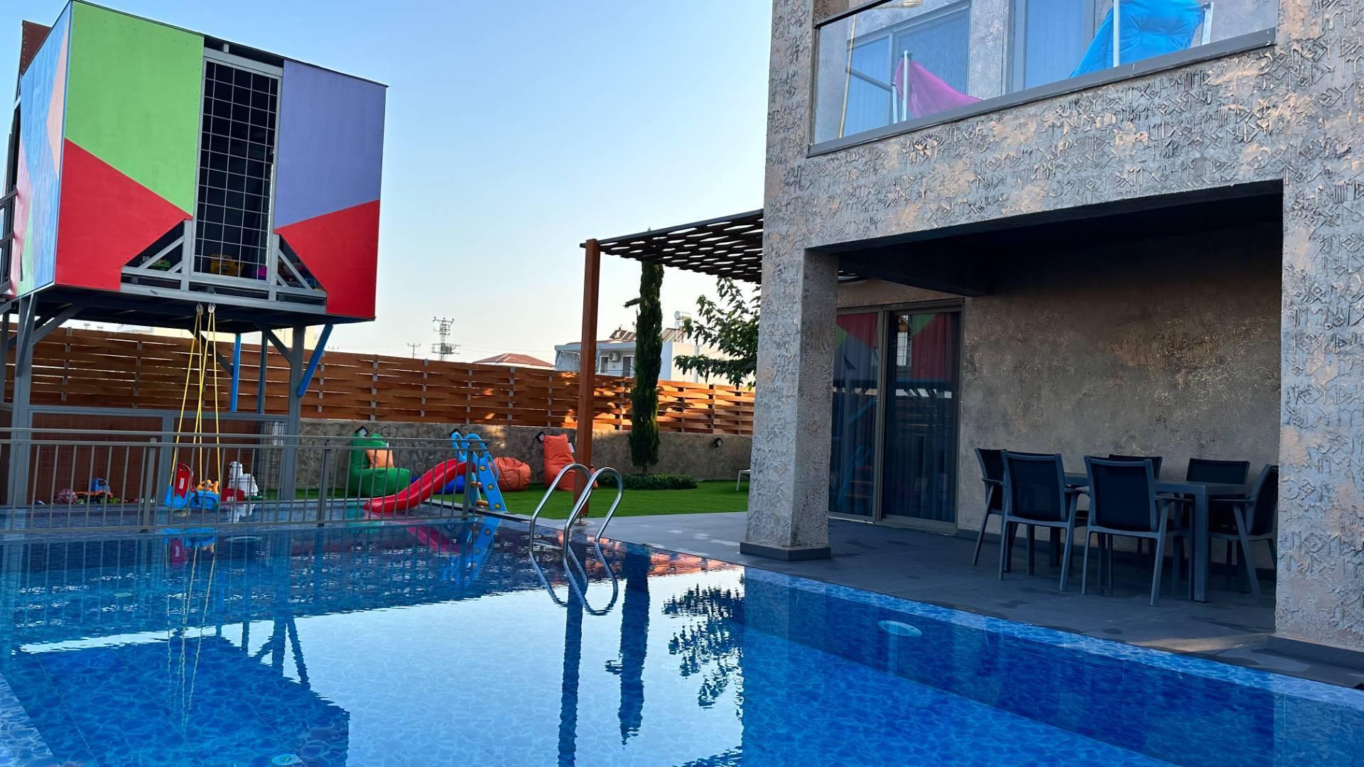 Antalya Serik'te Çocuk Oyun Alanlı, Özel Havuzlu, Saunalı Şık Villa-27743