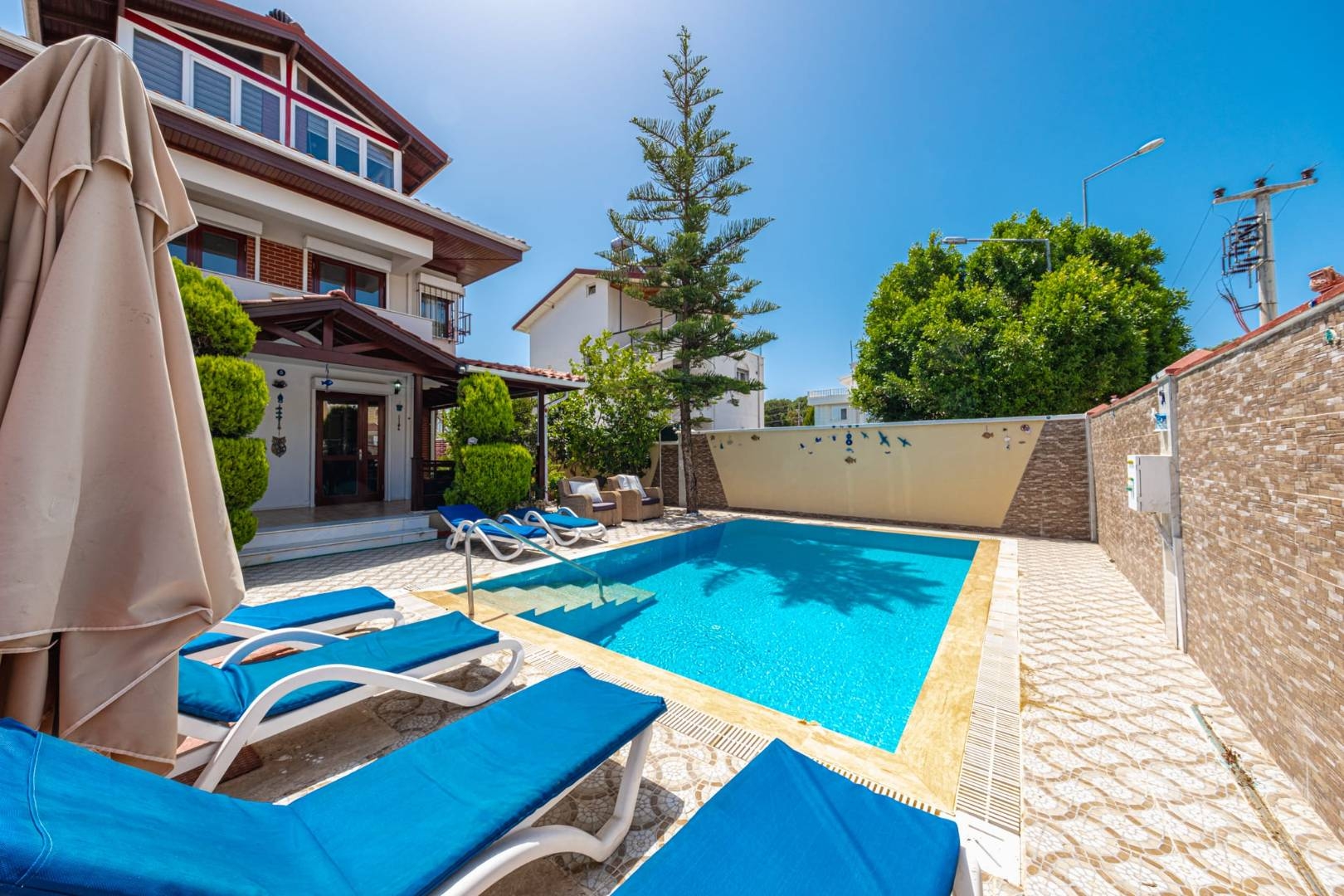 Serik Kadriye'de Geniş Bahçe İçerisinde, Özel Havuzlu, Konforlu Villa