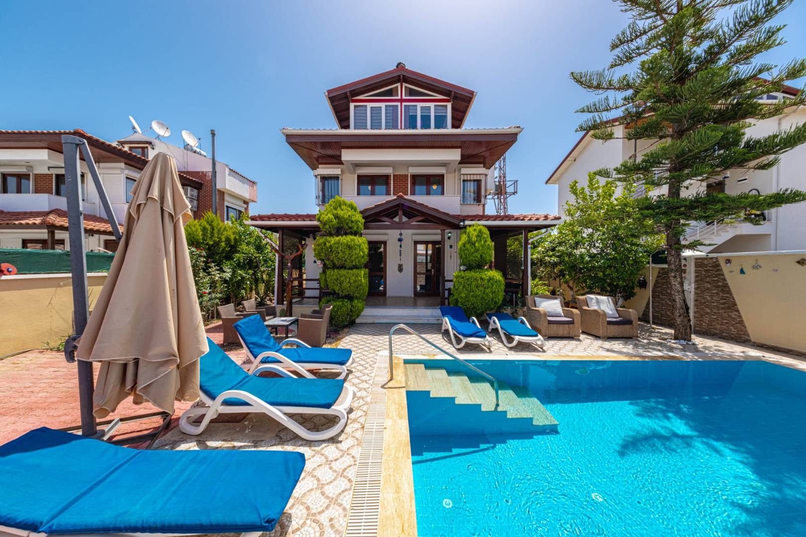 Serik Kadriye'de Geniş Bahçe İçerisinde, Özel Havuzlu, Konforlu Villa