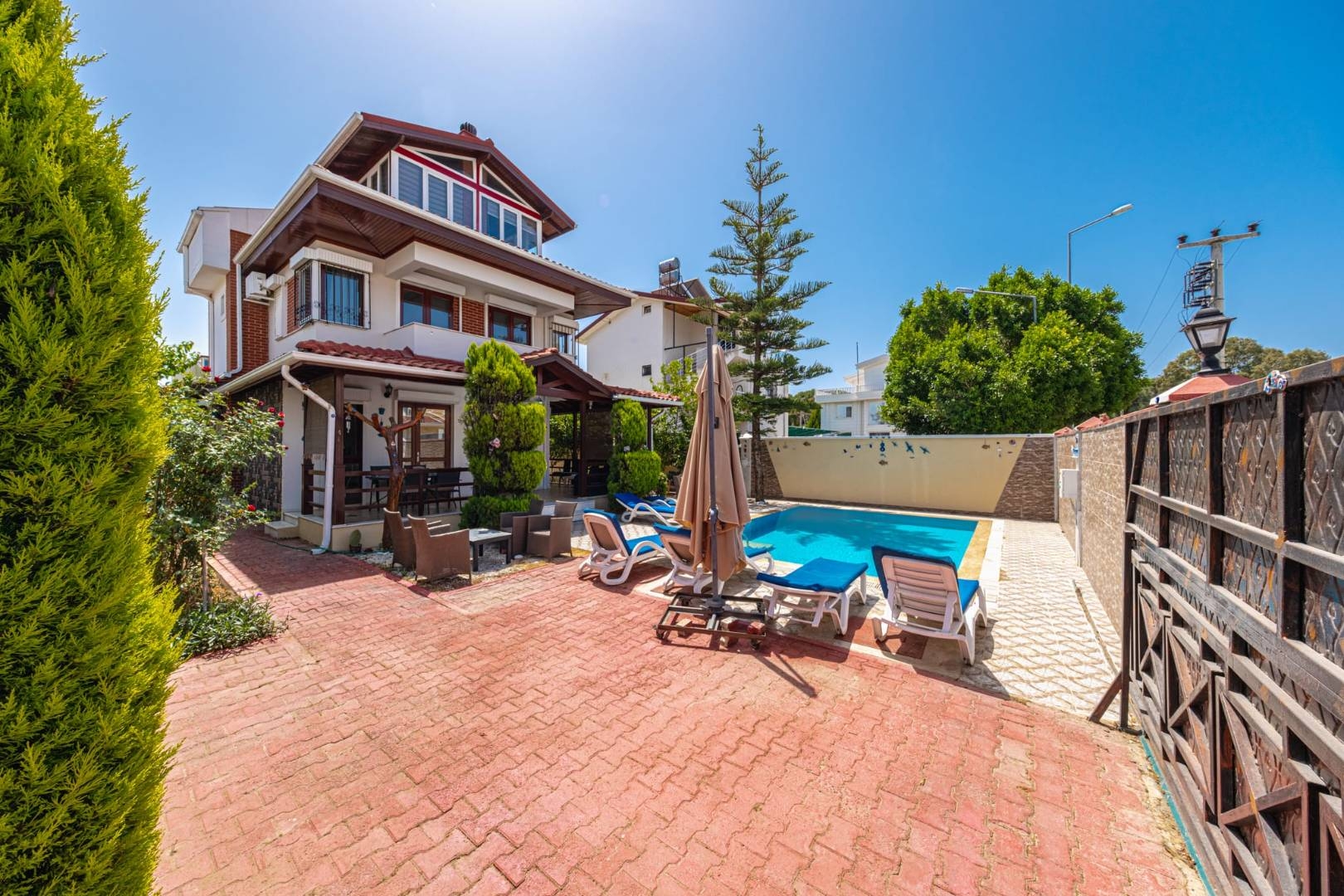 Serik Kadriye'de Geniş Bahçe İçerisinde, Özel Havuzlu, Konforlu Villa