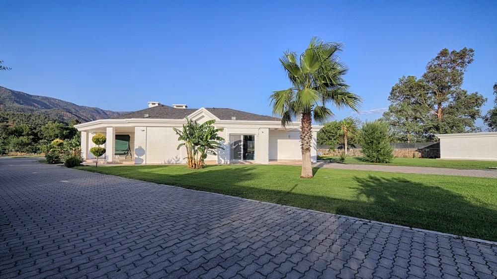 Muğla Köyceğiz'de Geniş Bahçeli, Özel Havuzlu, Modern Villa-20043