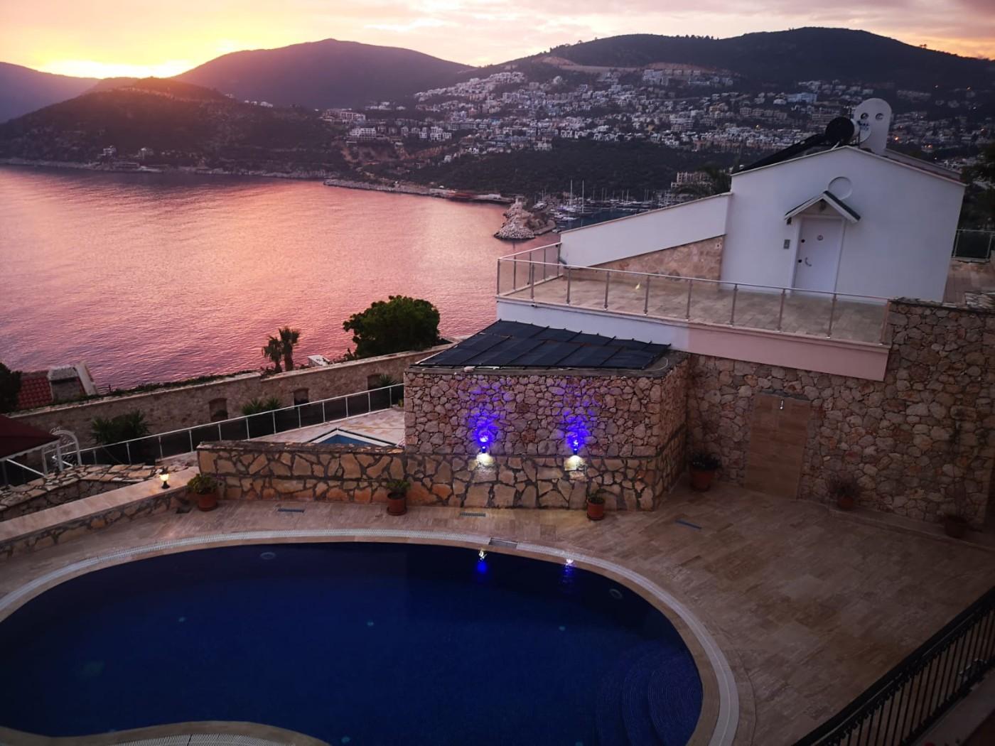 Kaş Kalkan'da Denize Yürüme Mesafesinde, Ortak Havuzlu, Kiralık Suit-20559