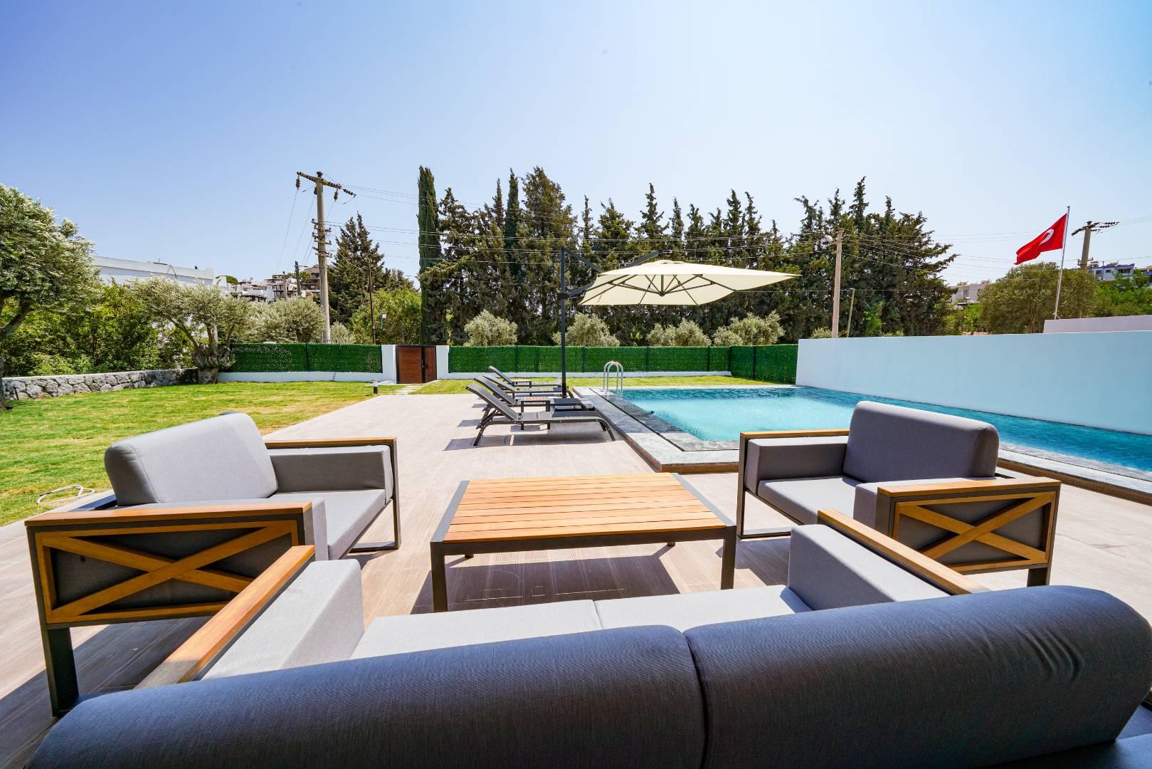 Bodrum Akyarlar'da Geniş Bahçe İçerisinde, Özel Havuzlu, Modern Villa-37408