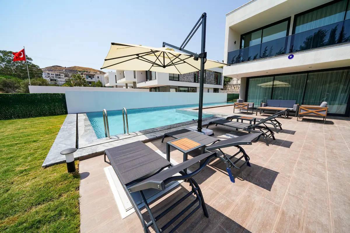 Bodrum Akyarlar'da Denize Yakın Konumda, Özel Havuzlu, Bahçeli Villa-37397