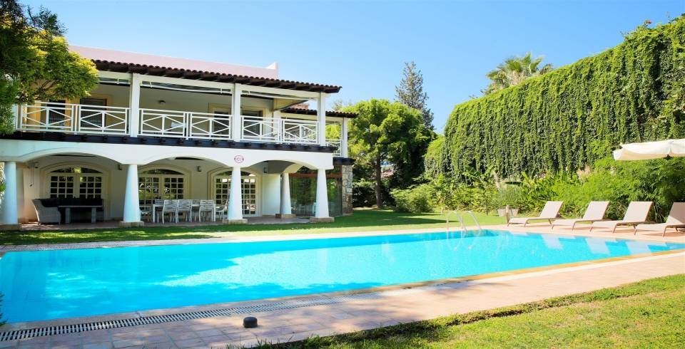 Bodrum Bitez'de Yeşillikler İle Dolu Doğada, Özel Havuzlu, Şık Villa