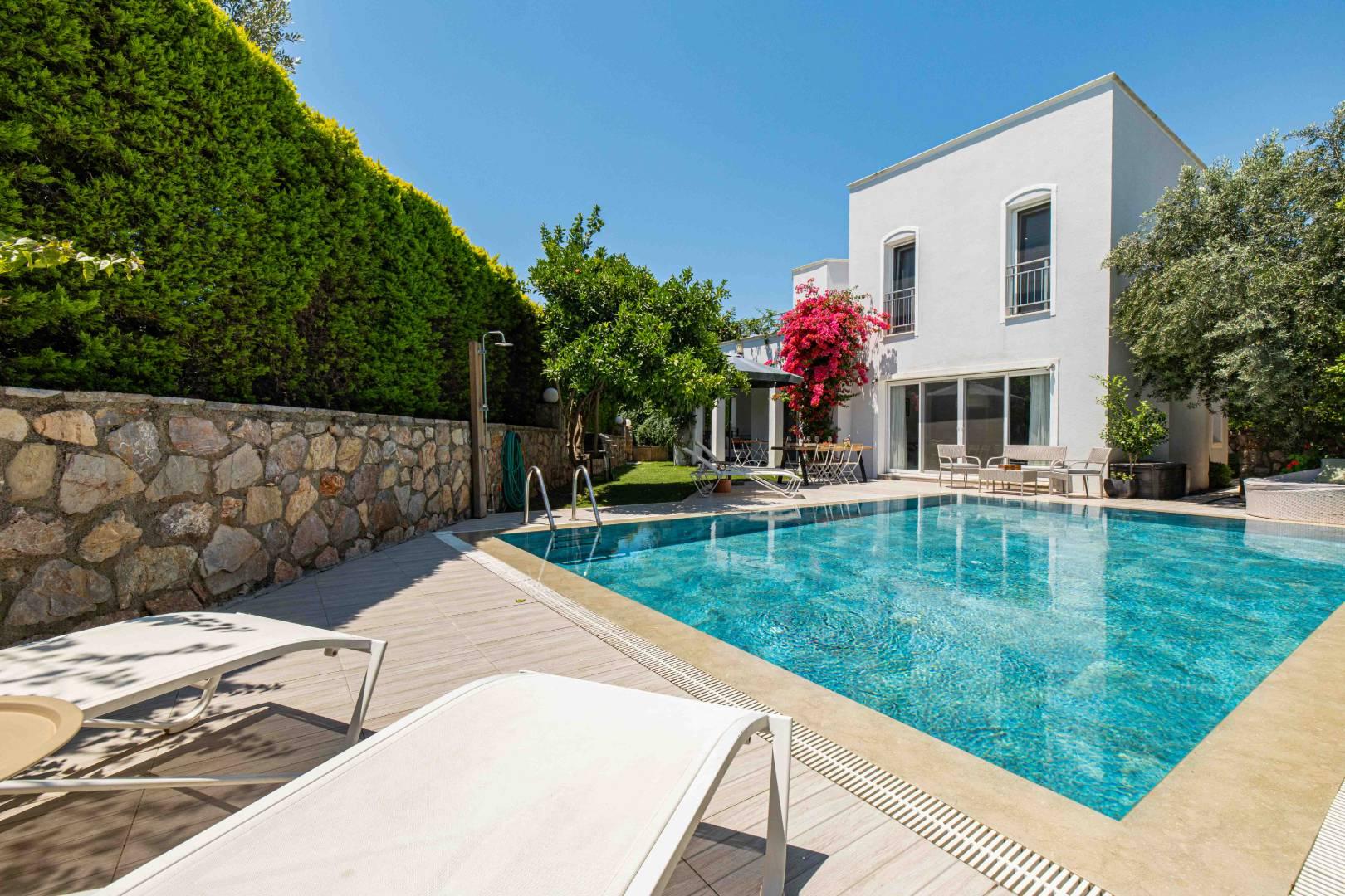 Bodrum Eskiçeşme'de Merkezi Konumda, Özel Havuzlu, Bahçeli Villa-42162