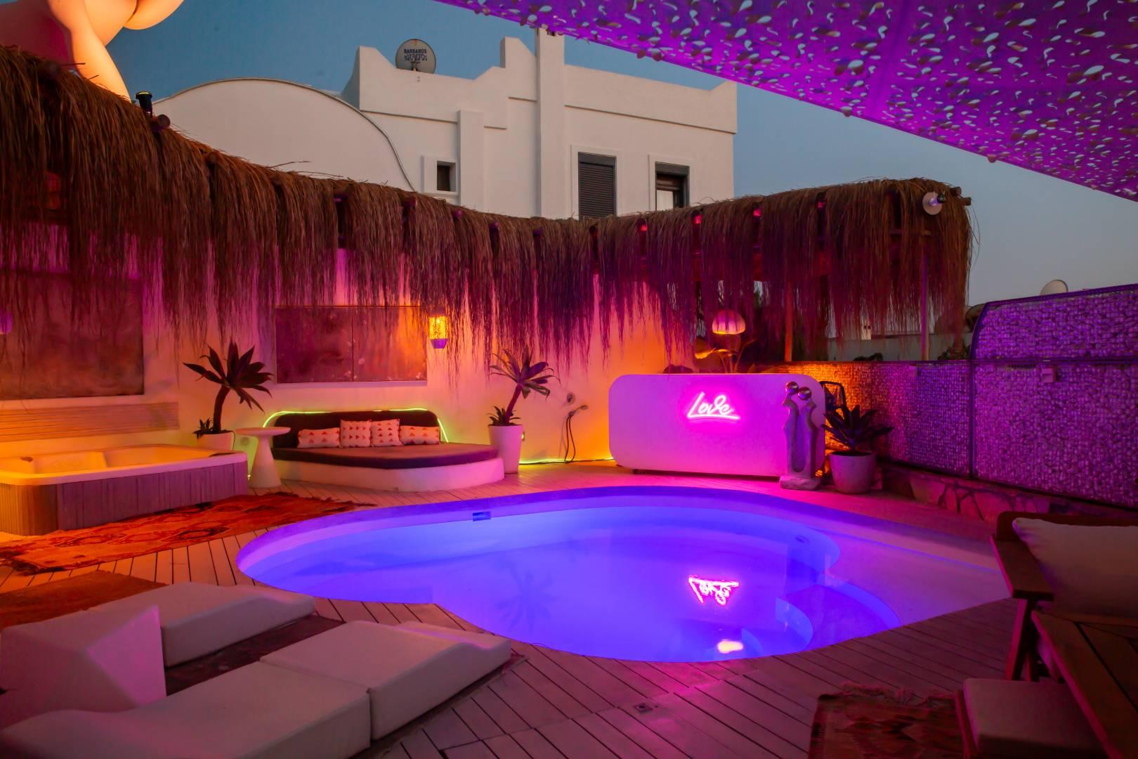 Bodrum Eskiçeşme'de Merkezi Konumda, Özel Havuzlu, Jakuzili Villa-43684