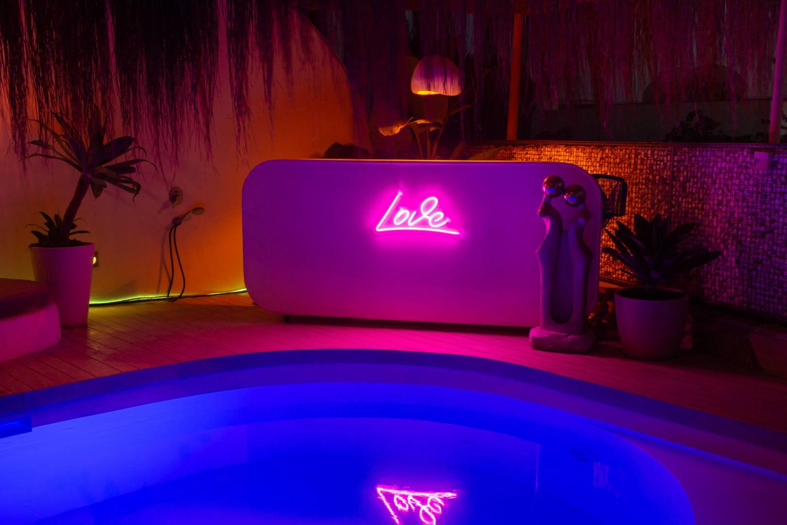 Bodrum Eskiçeşme'de Merkezi Konumda, Özel Havuzlu, Jakuzili Villa-43684