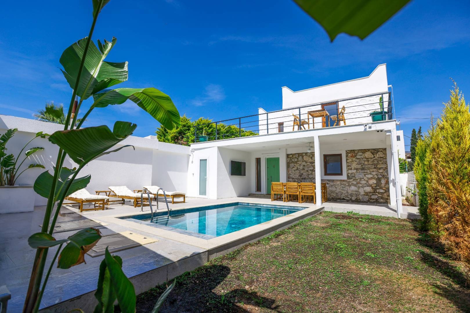 Bodrum Gümbet'te Denize Sıfır Konumda, Özel Havuzlu, Lüks Taş Ev