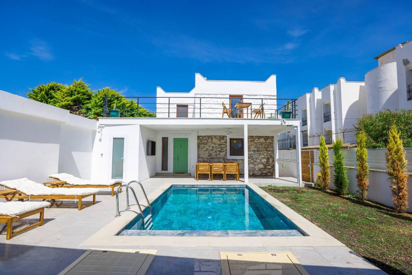 Bodrum Gümbet'te Denize Sıfır Konumda, Özel Havuzlu, Lüks Taş Ev-37407