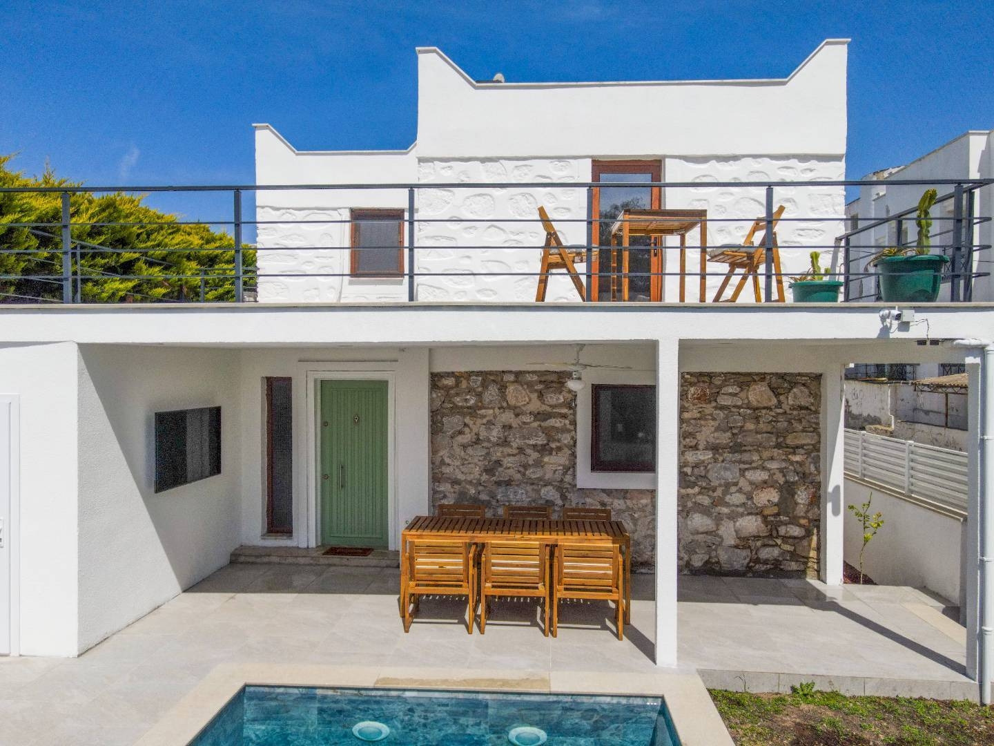 Bodrum Gümbet'te Denize Sıfır Konumda, Özel Havuzlu, Lüks Taş Ev