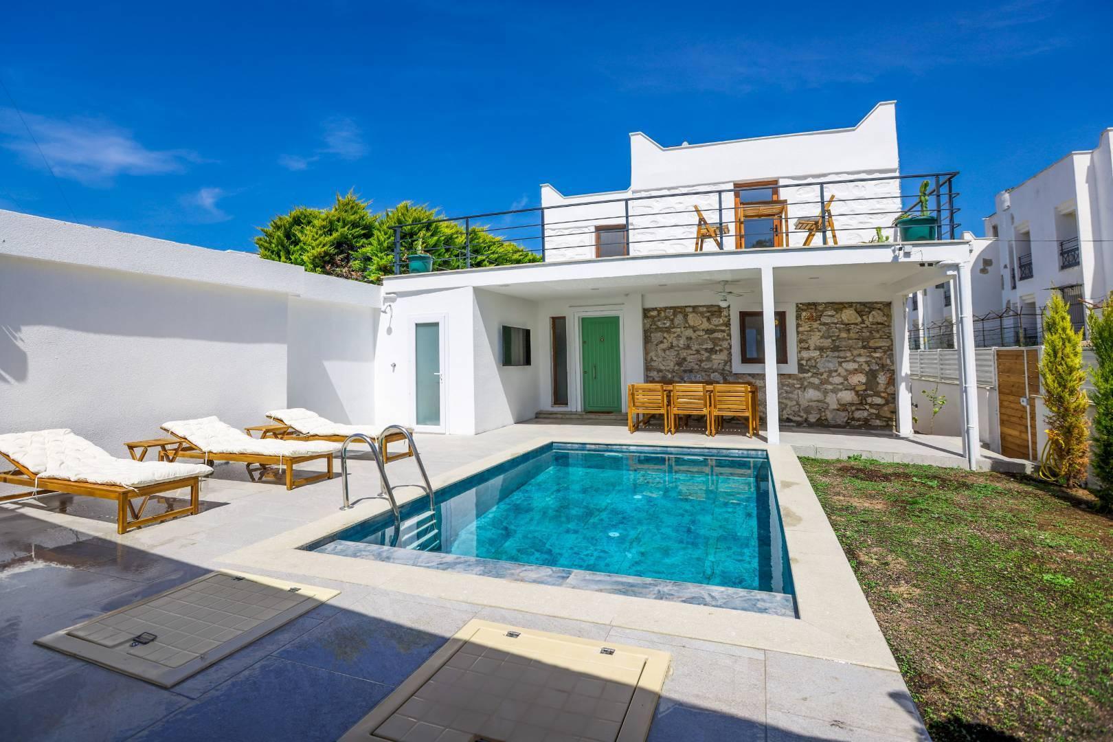 Bodrum Gümbet'te Denize Sıfır Konumda, Özel Havuzlu, Lüks Taş Ev-37407