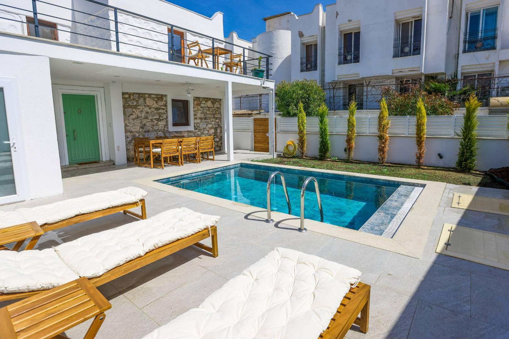 Bodrum Gümbet'te Denize Sıfır Konumda, Özel Havuzlu, Lüks Taş Ev-37407