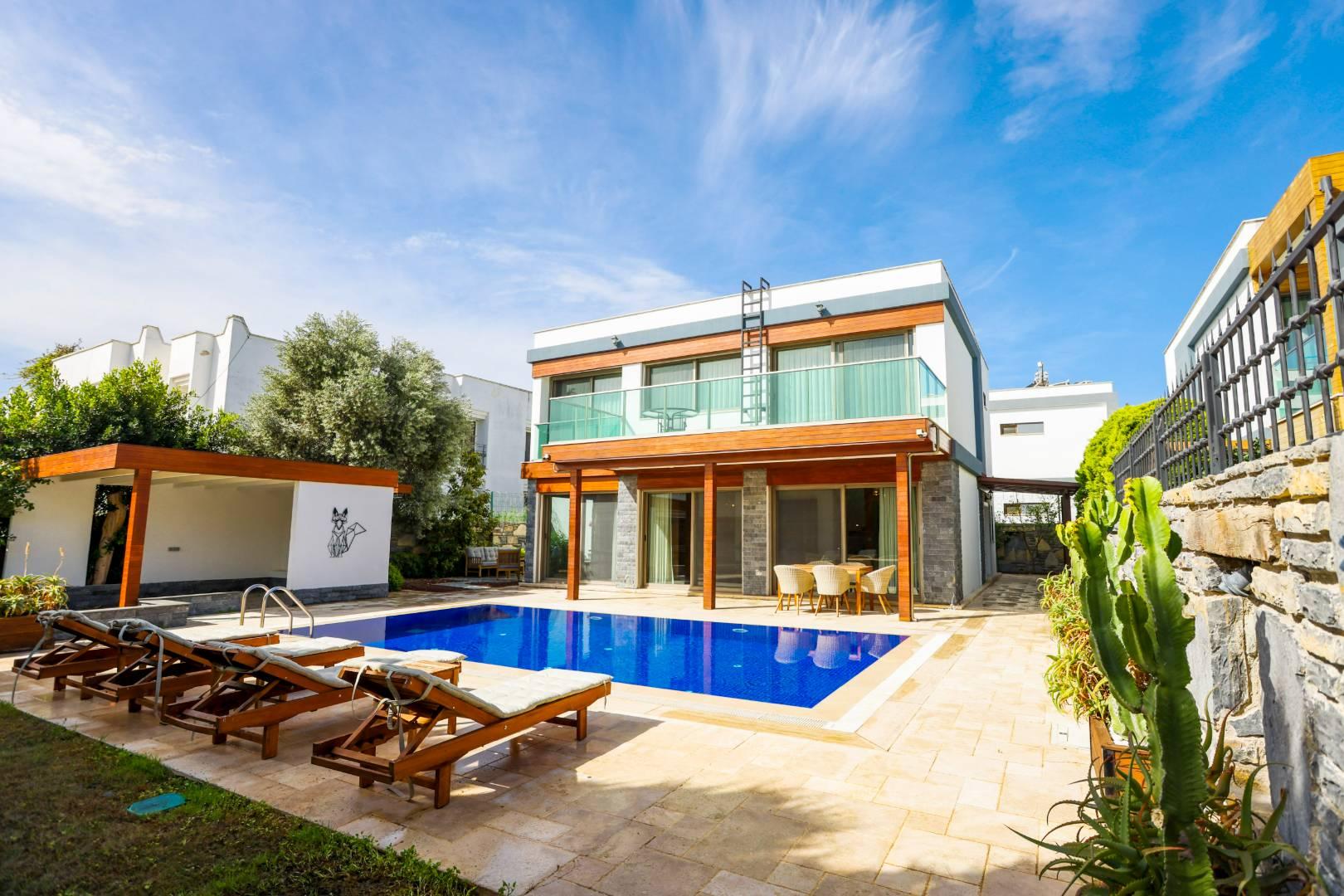 Bodrum Gümbet'te Denize Yürüme Mesafesinde, Özel Havuzlu, Şık Villa-42070