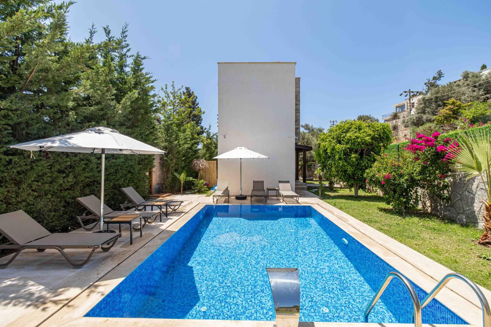 Bodrum Gümüşlük'te Denize Ve Merkeze Yakın, Özel Havuzlu, 3+1 Villa-43118