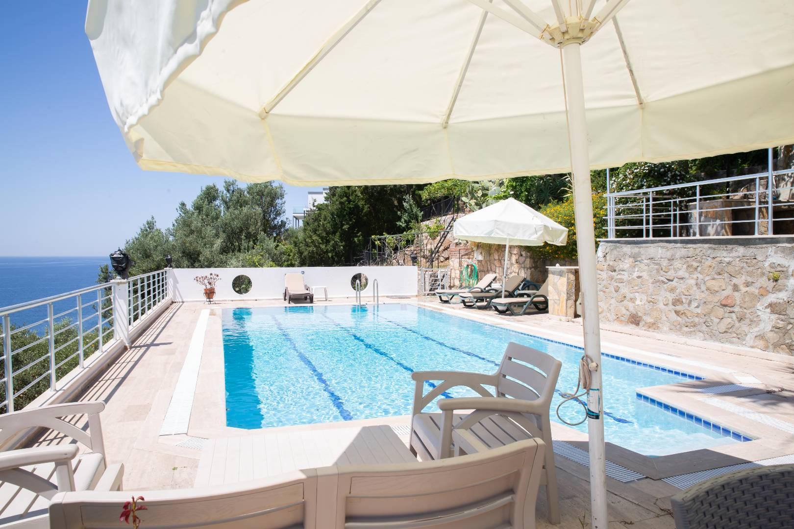 Muğla Bodrum'da Modern Tasarımlı, Özel Havuzlu, Muhafazakar Villa-12905