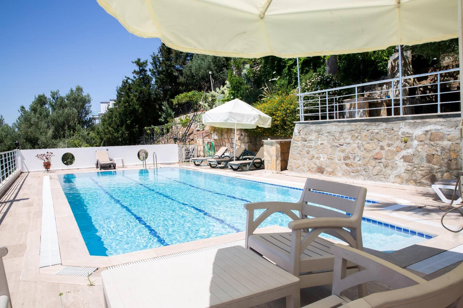 Muğla Bodrum'da Modern Tasarımlı, Özel Havuzlu, Muhafazakar Villa-12905