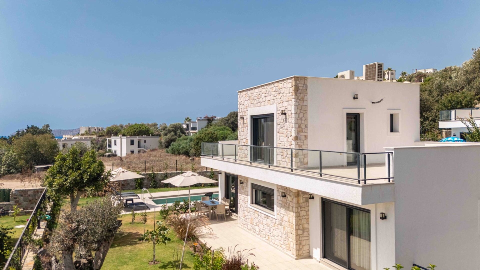 Bodrum Gümüşlük'te Modern Tasarımlı, Özel Havuzlu, Ferah Villa