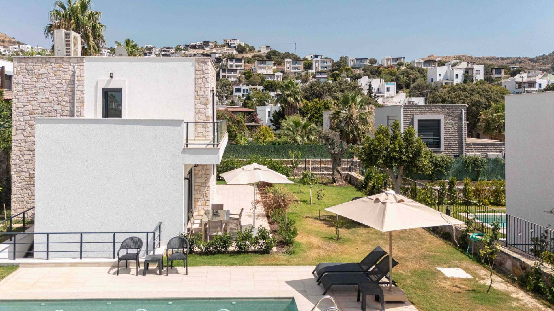 Bodrum Gümüşlük'te Modern Tasarımlı, Özel Havuzlu, Ferah Villa