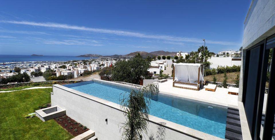 Bodrum Turgutreis'te Geniş Bahçeli, Özel Havuzlu, Merkezi Villa