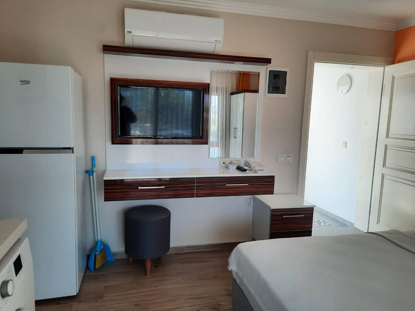 Muğla Bodrum'da Denize Sıfır, Ortak Havuzlu, Modern Ev-36921