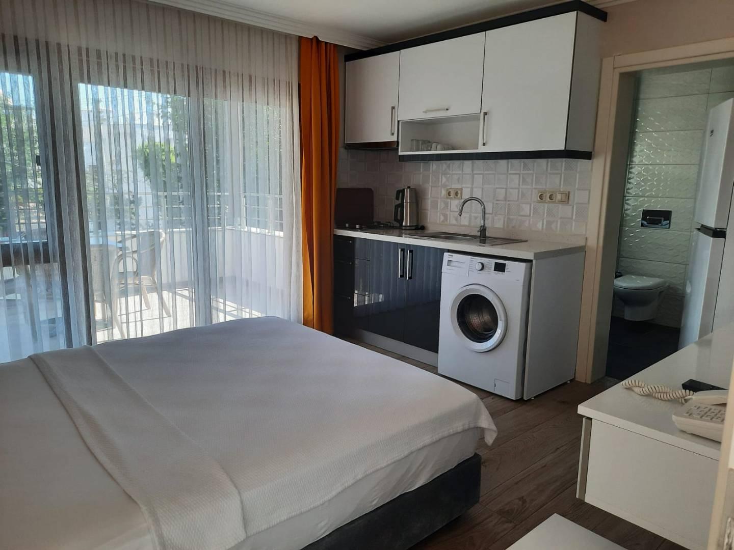 Muğla Bodrum'da Denize Sıfır, Ortak Havuzlu, Modern Ev-36921