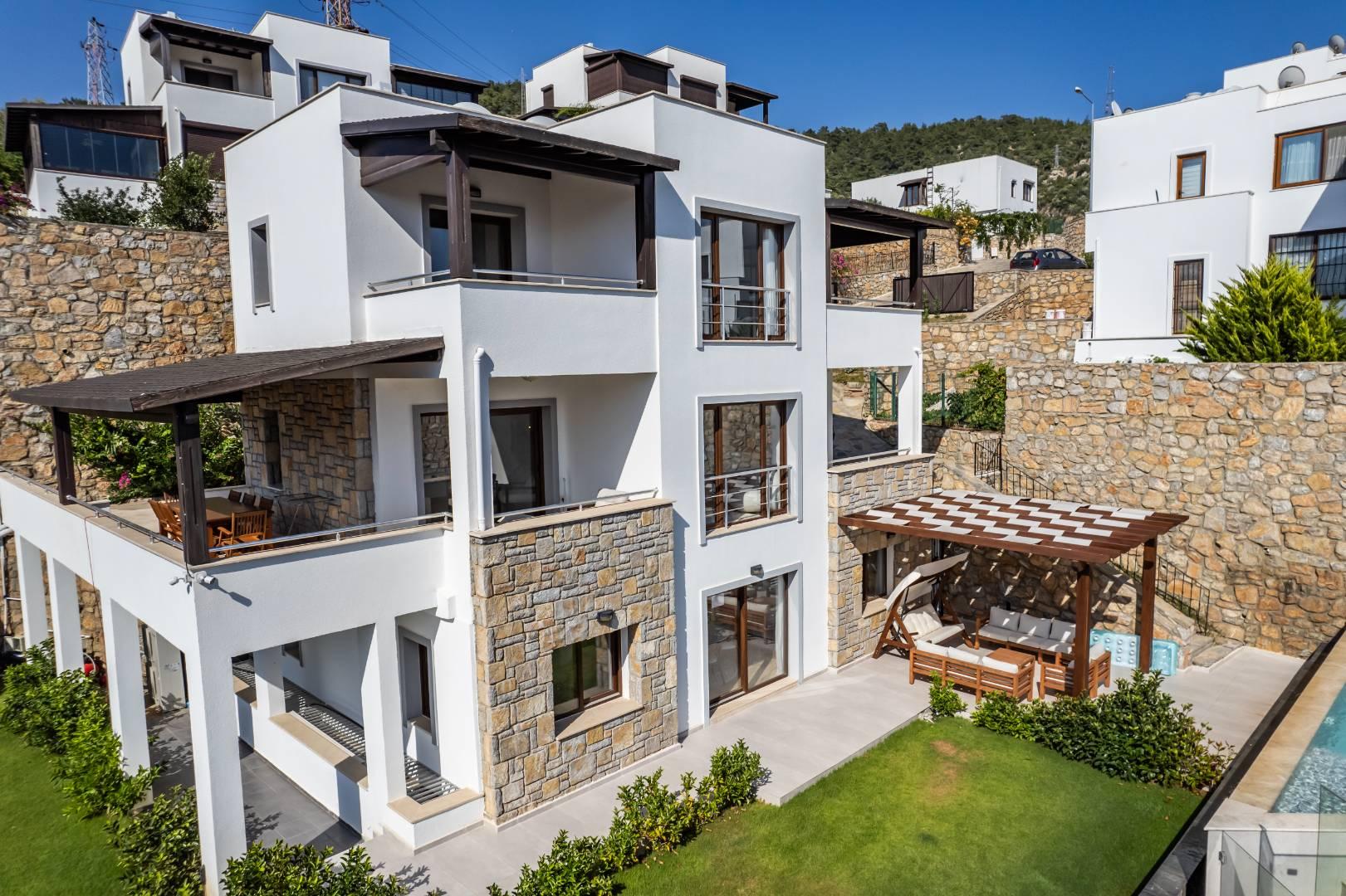 Bodrum Umurca'da Merkezi Konumda, Özel Havuzlu, 7 Kişilik Villa-41015