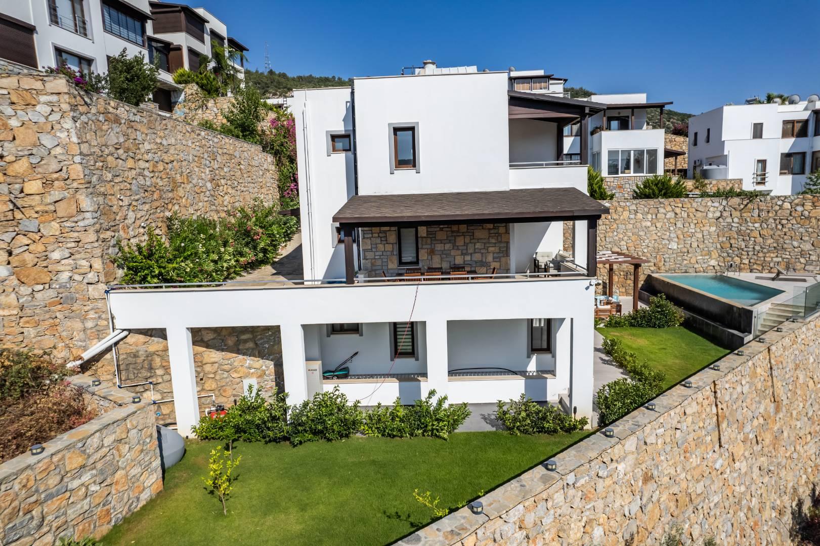 Bodrum Umurca'da Merkezi Konumda, Özel Havuzlu, 7 Kişilik Villa-41015