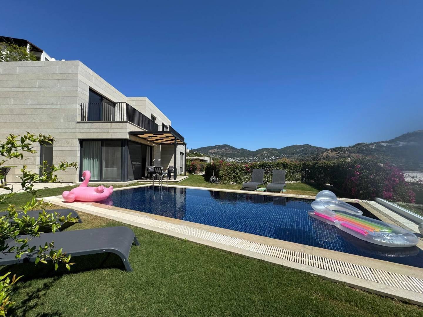 Bodrum Yalıkavak'ta Modern Tasarımlı, Özel Havuzlu, Şık Villa-42508